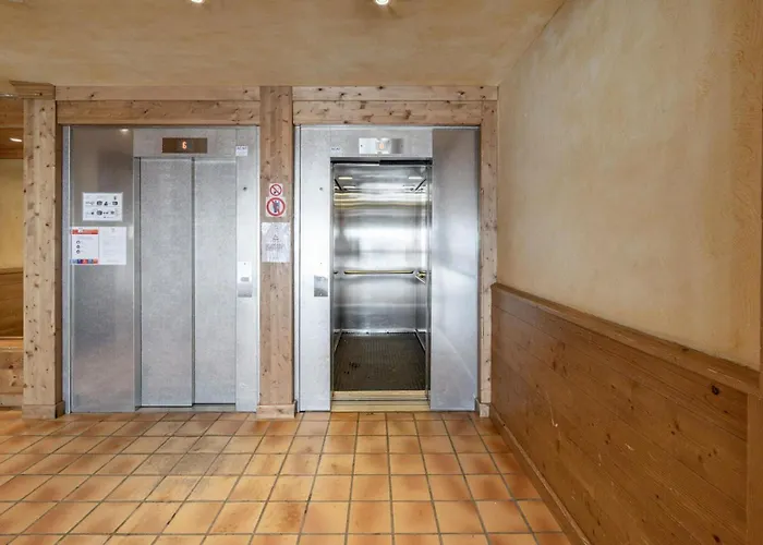 Blanc - Location: Pour 4 Personnes Oriente Sud Ouest Blanc Mae-9050 Val Thorens