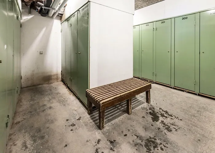 Blanc - Location: Pour 4 Personnes Oriente Sud Ouest Blanc Mae-9050