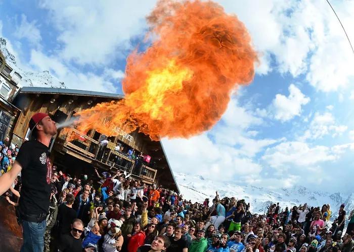 Blanc - Location: Pour 4 Personnes Oriente Sud Ouest Blanc Mae-9050 Daire *