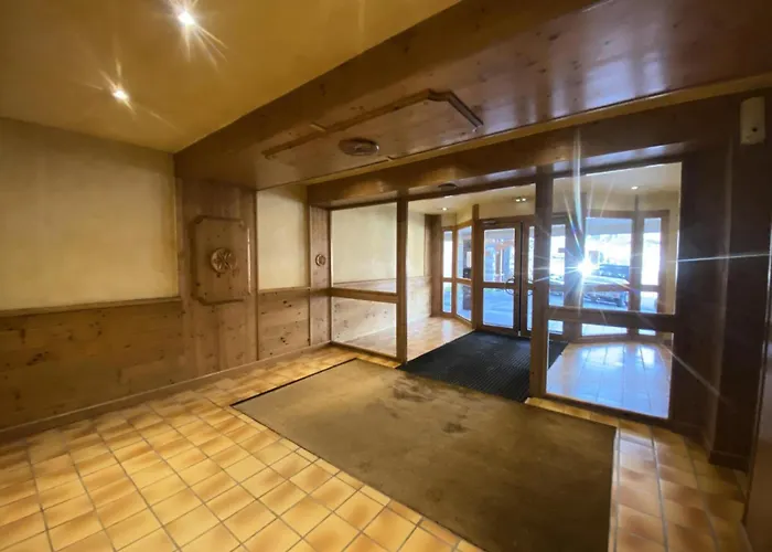 Blanc - Location: Pour 4 Personnes Oriente Sud Ouest Blanc Mae-9050 Daire