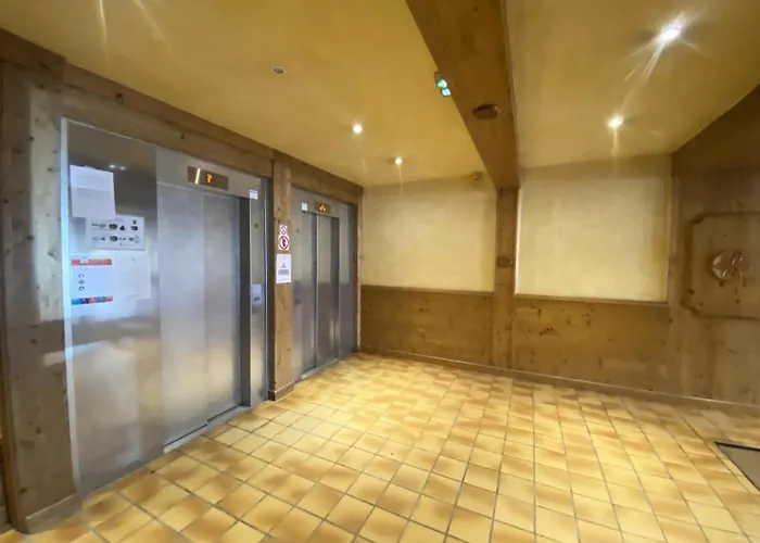 Blanc - Location: Pour 4 Personnes Oriente Sud Ouest Blanc Mae-9050