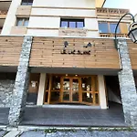 Blanc - Location: Pour 4 Personnes Oriente Sud Ouest Blanc Mae-9050 Val Thorens