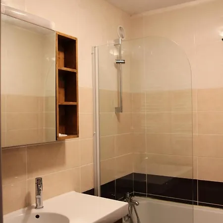 Blanc - Location: Pour 4 Personnes Oriente Sud Ouest Blanc Mae-9050 * ואל טורנס