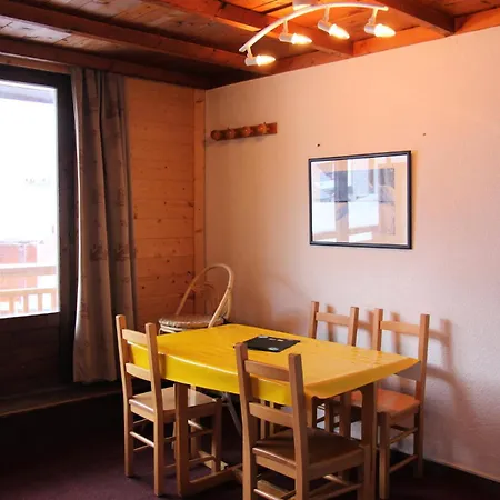 Blanc - Location: Pour 4 Personnes Oriente Sud Ouest Blanc Mae-9050 Daire *