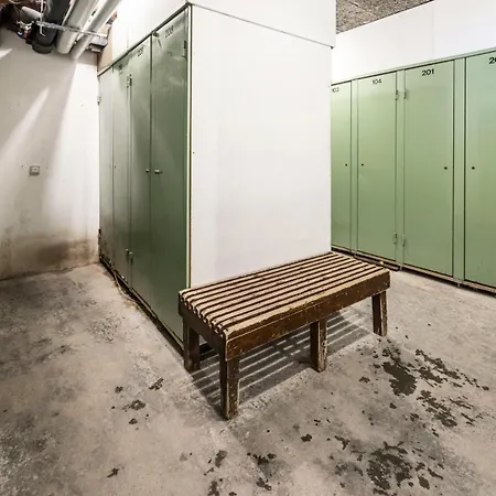 Blanc - Location: Pour 4 Personnes Oriente Sud Ouest Blanc Mae-9050