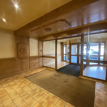 Blanc - Location: Pour 4 Personnes Oriente Sud Ouest Blanc Mae-9050 *